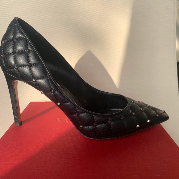 COPY - Valentino Garavani Rockstud Black Pumps - Picture 3 of 5